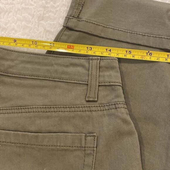 Style & Co Curvy Capri Army Green Pants Size 8P - Picture 6 of 7